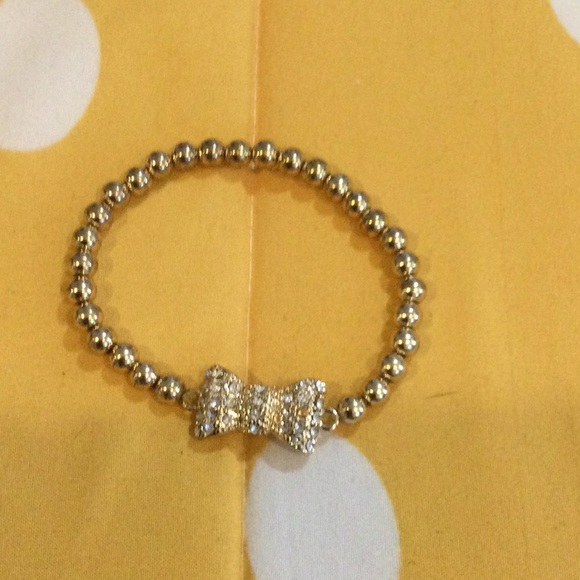 Stretch gold beaded bow bracelet - Picture 1 of 3
